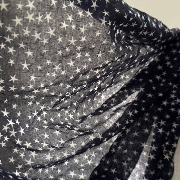 OLD NAVY Must Have for Travel Soft Light Infinity Scarf with Stars - Picture 5 of 6